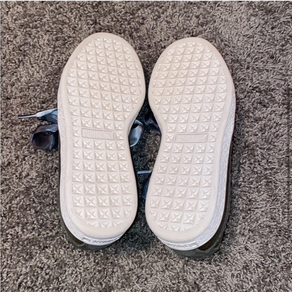 Puma sneakers dark